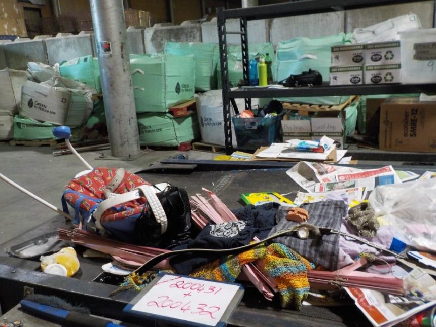 Spotted in recycling: Clothing and blinds are not accepted